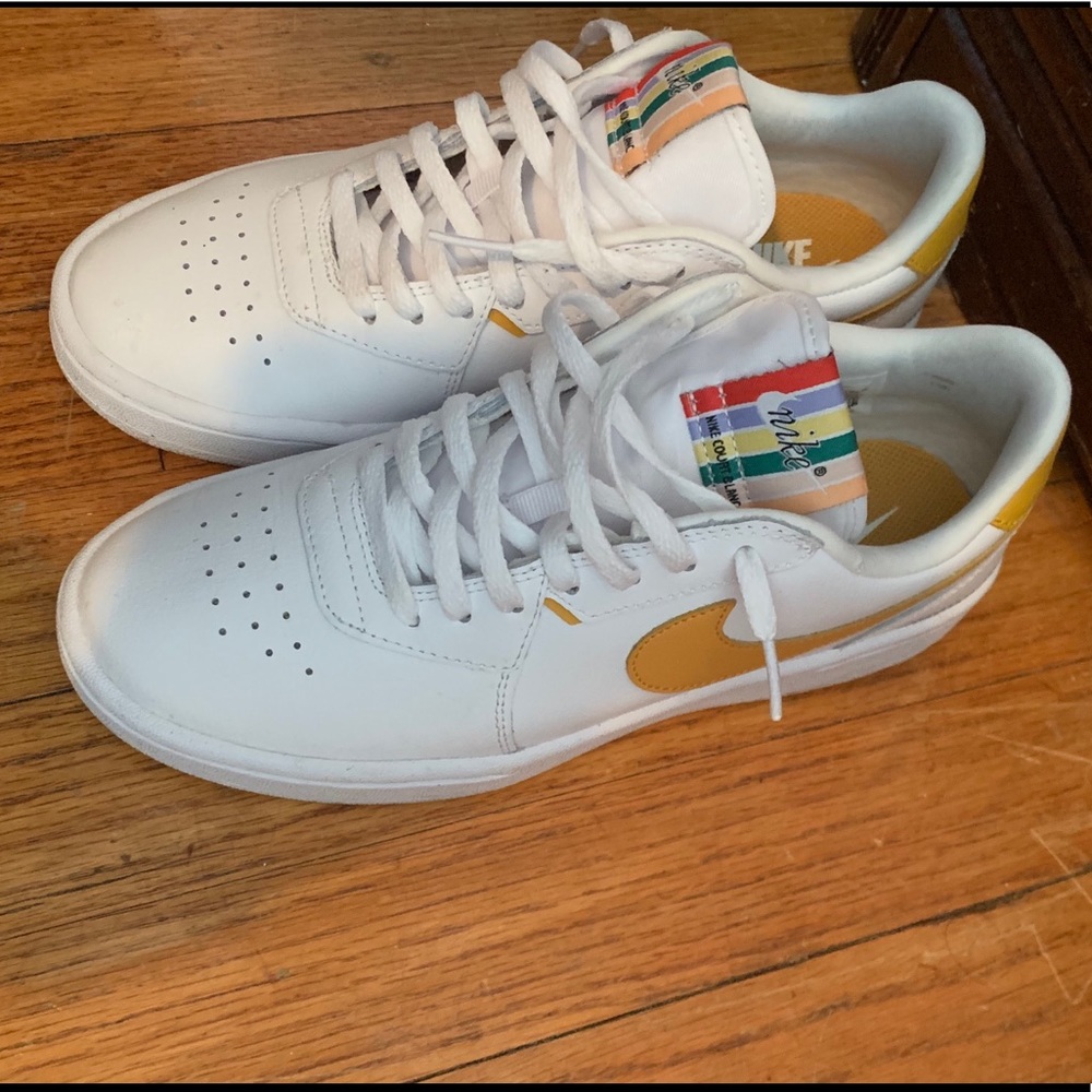 Nike wmns sneakers